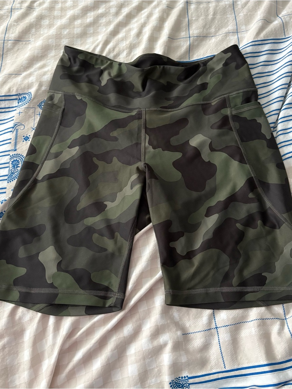 Old Navy Women's Camo Bike Shorts with Pockets - Green & Black